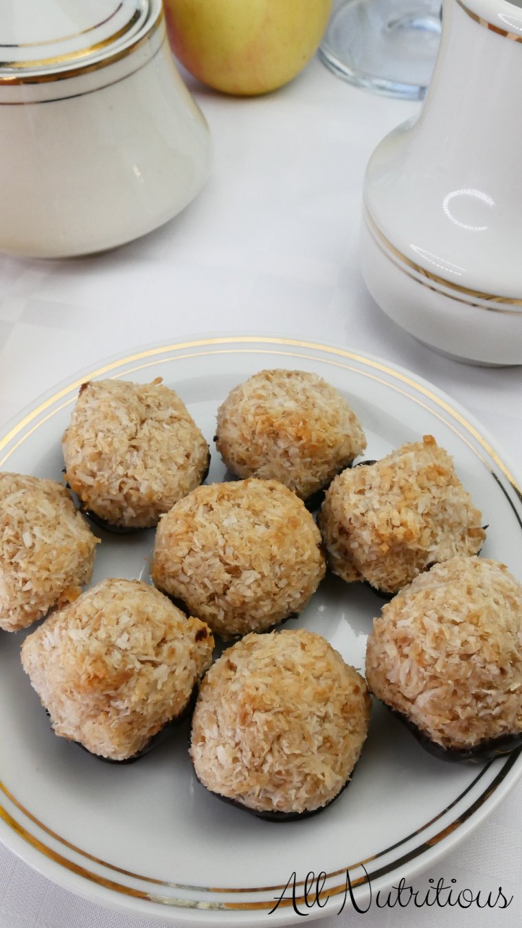 keto cookies with chocolate and coconut