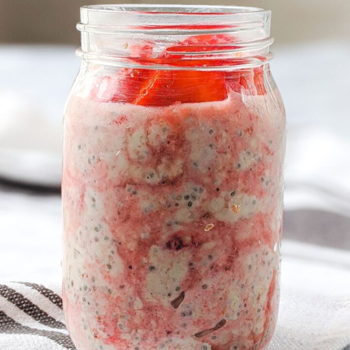 strawberry protein overnight oats