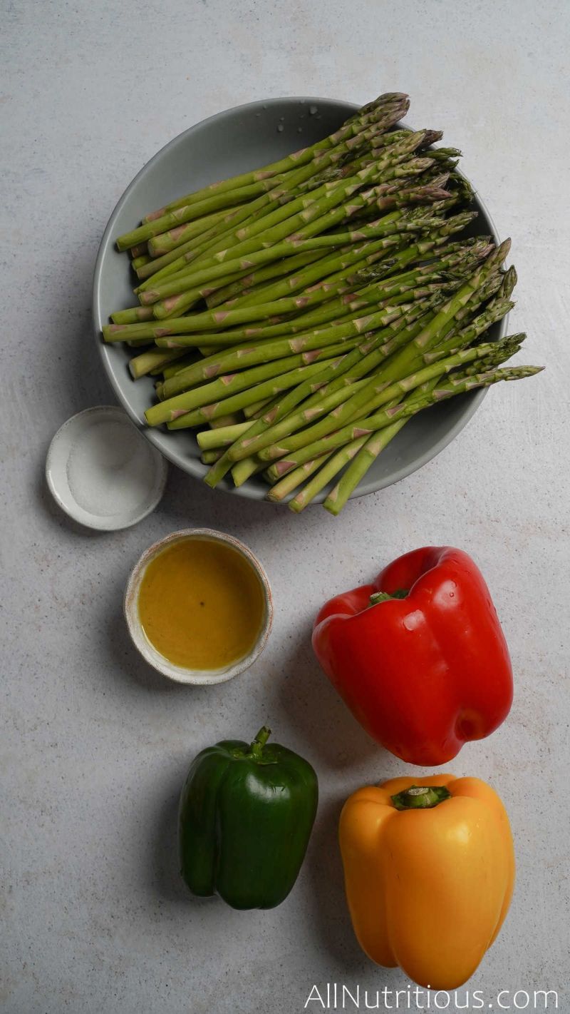 asparagus, peppers and oil