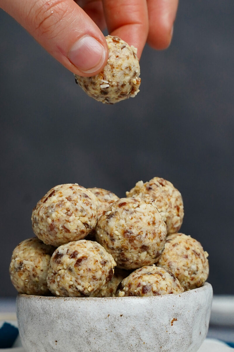 5-Ingredient Cashew Energy Balls - All Nutritious
