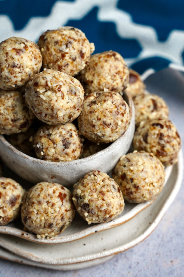 5-Ingredient Cashew Energy Balls - All Nutritious