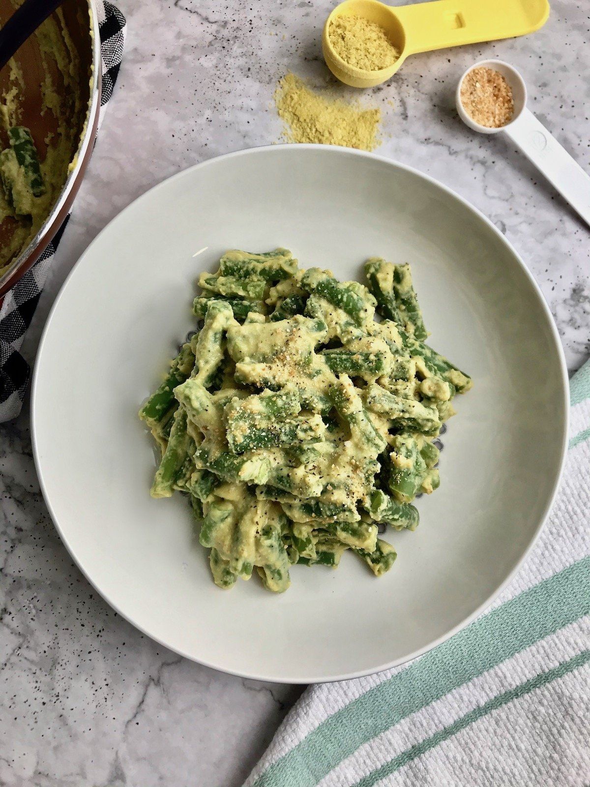 Vegan Green Beans with Nutritional Yeast Sauce