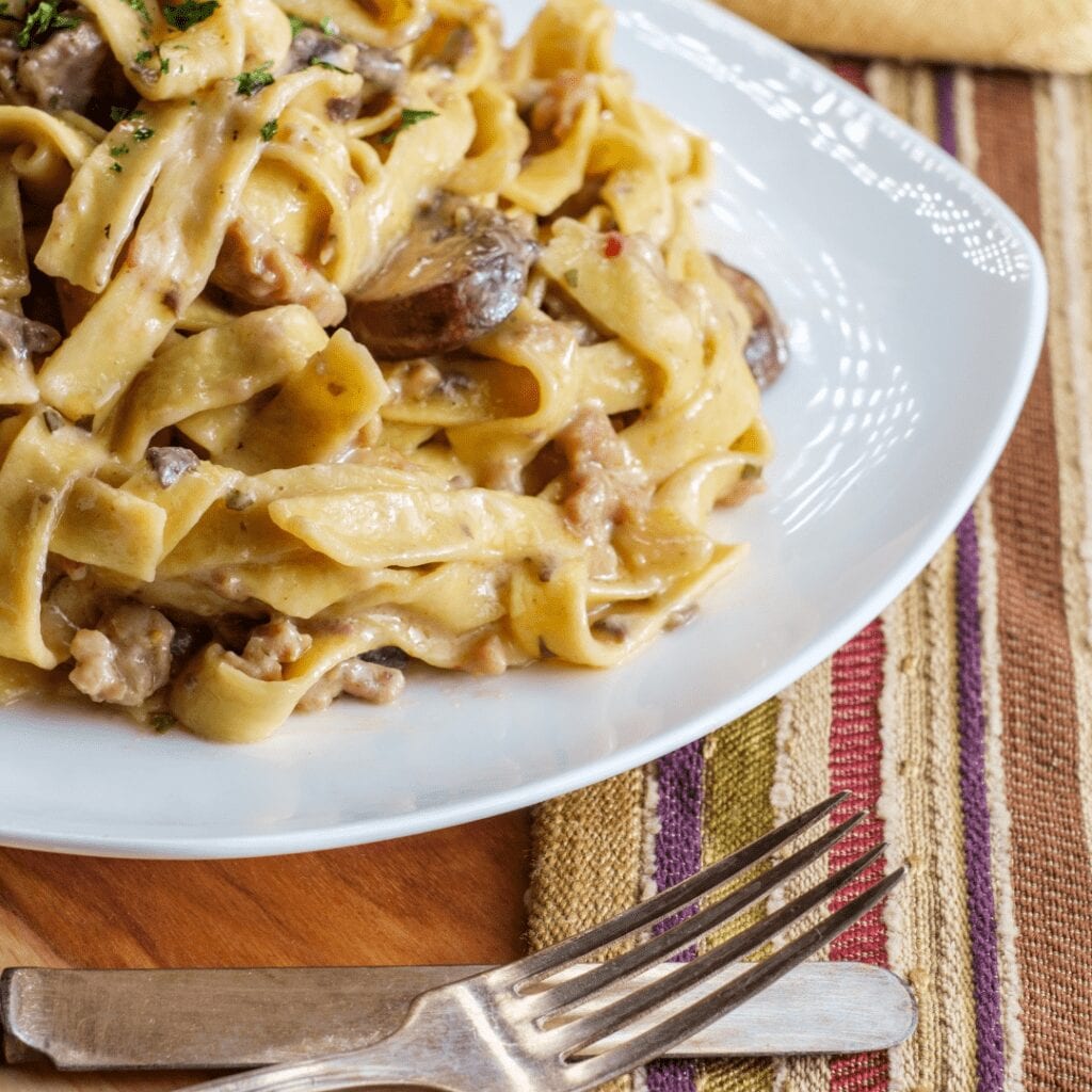 Slow Cooker Ground Beef and Pasta