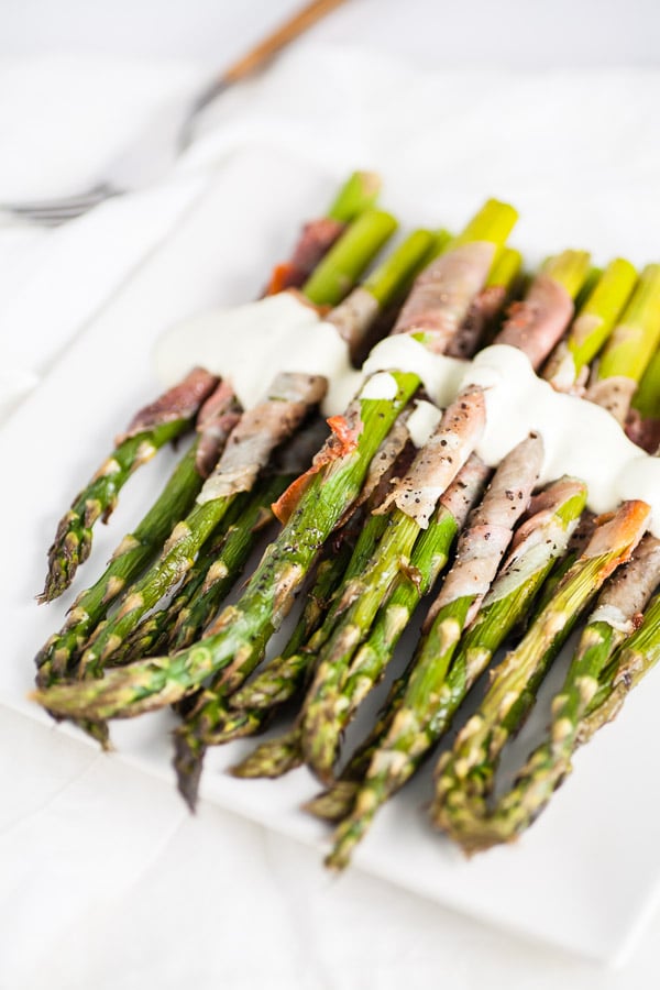 Prosciutto Wrapped Asparagus with Dipping Sauce