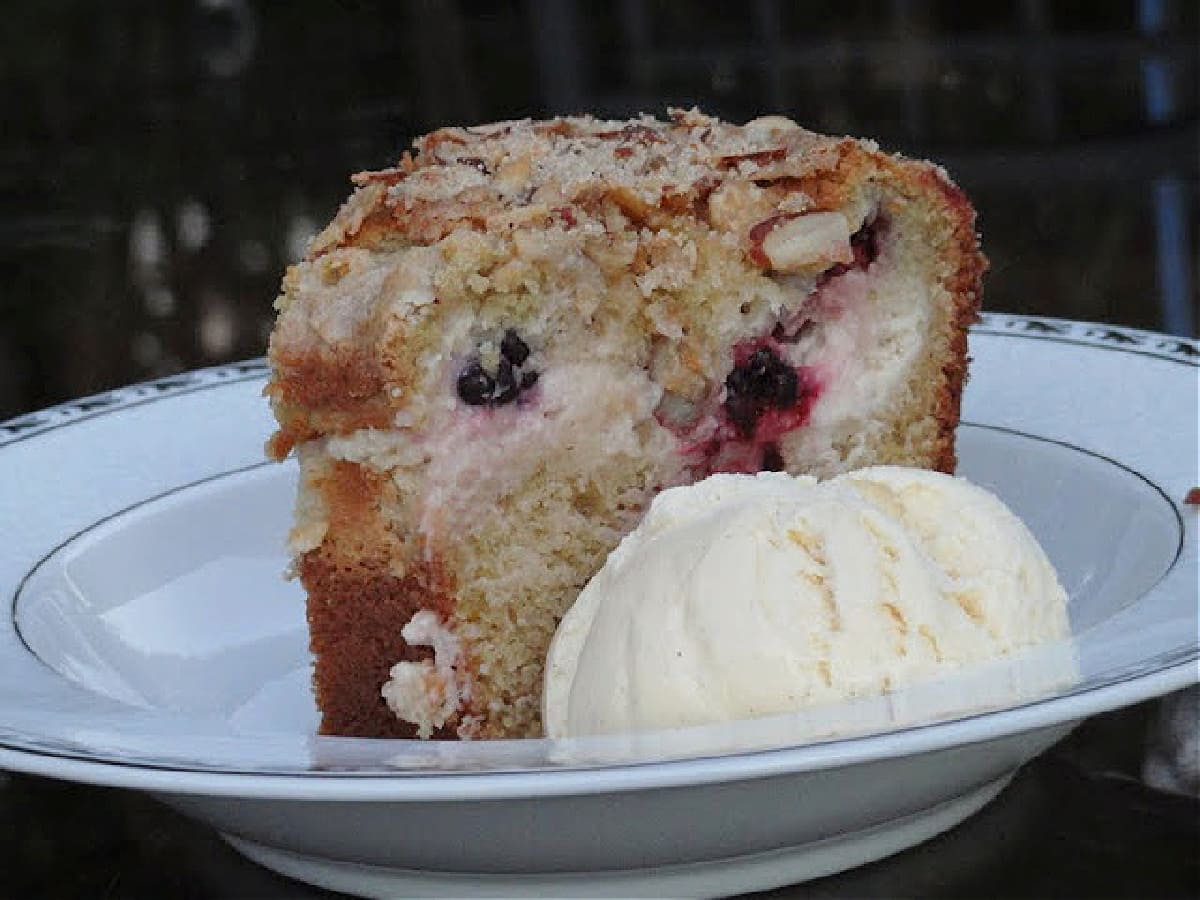 blackberry cream cheese coffee cake