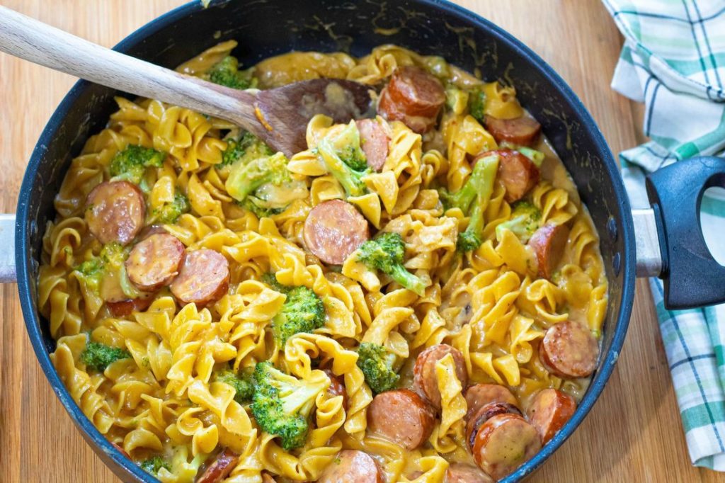 cheesy broccoli sausage pasta