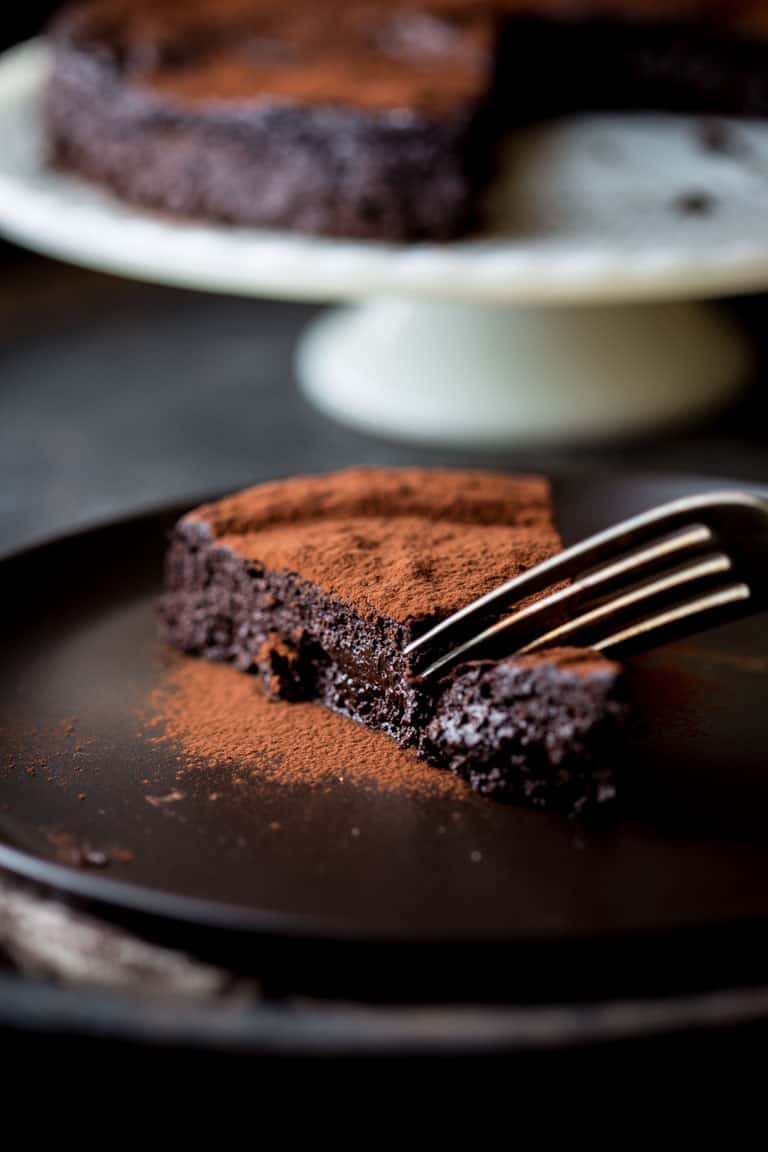 flourless dark chocolate cake