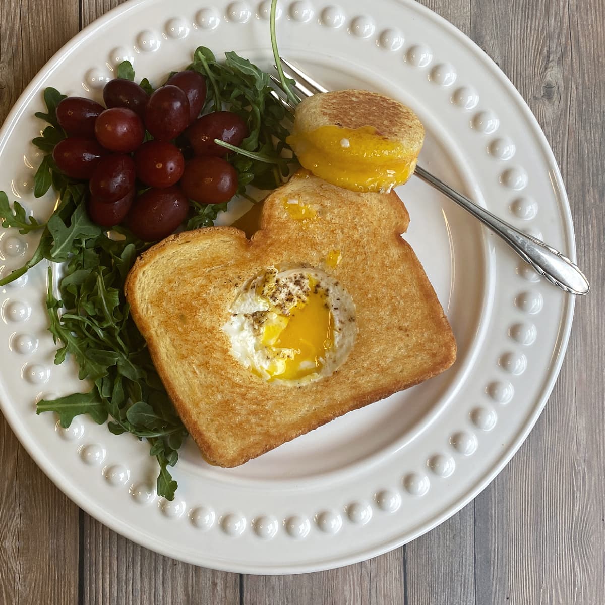 egg in a hole grilled cheese