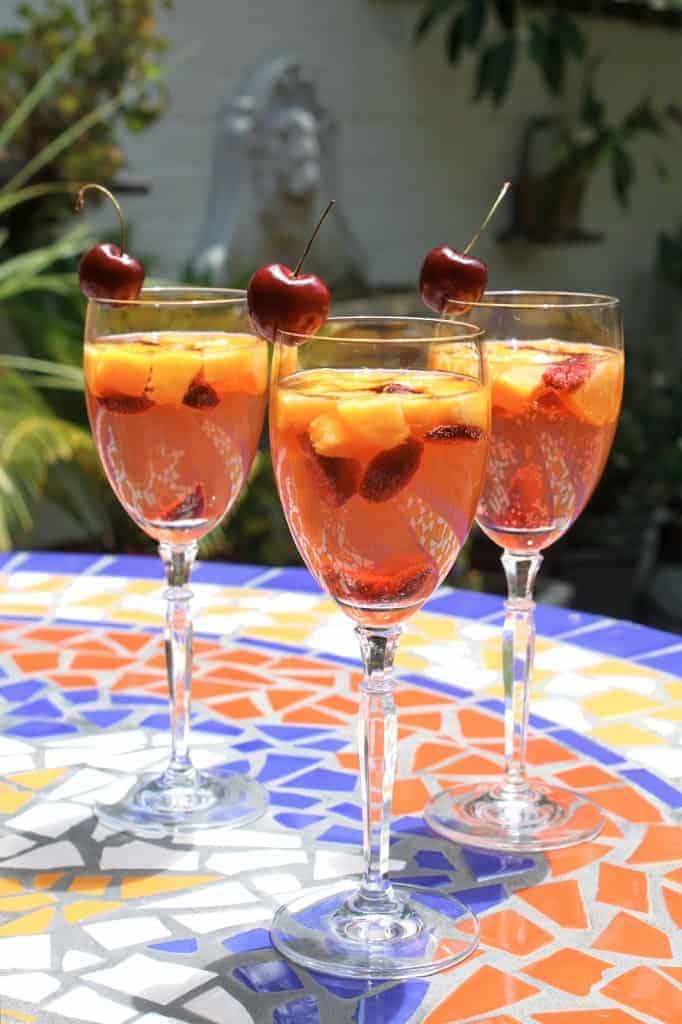 white wine summer sangria spritzer