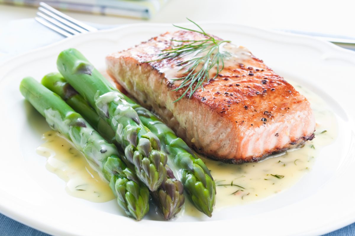 salmon with asparagus