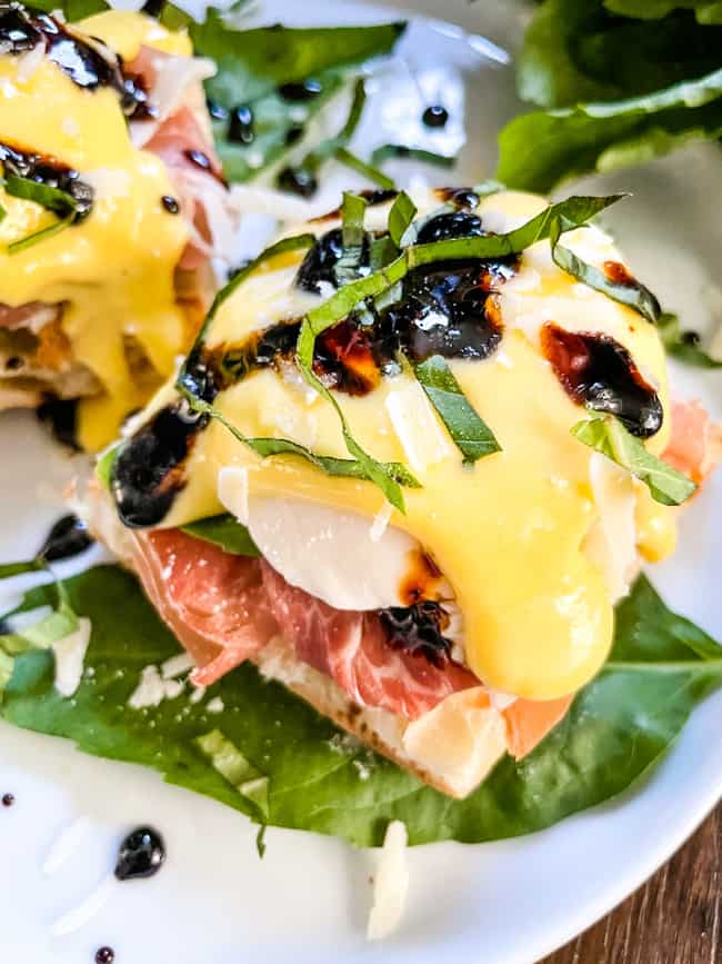 prosciutto eggs benedict