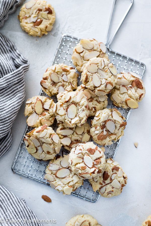 Greek almond cookies