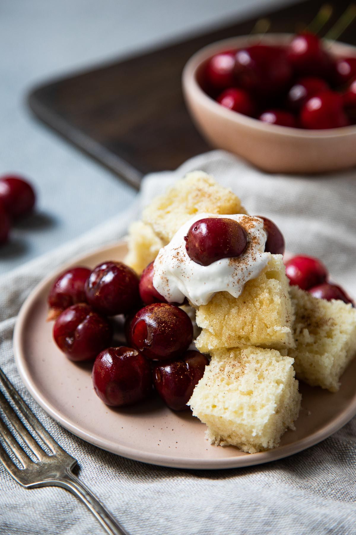 cake with cherries