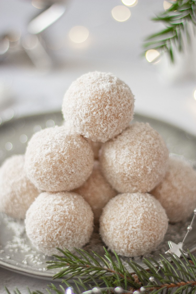 coconut rum snowballs