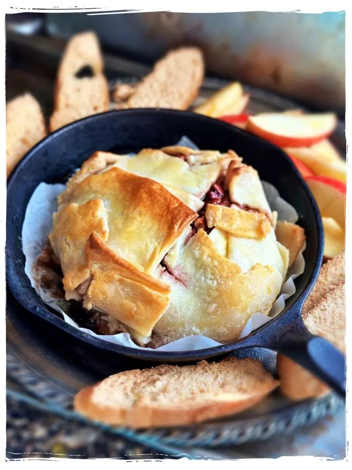 baked brie in puffed pastry