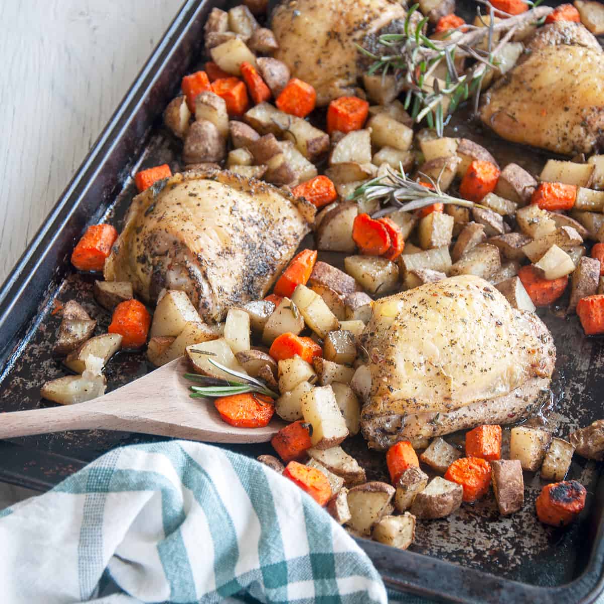 sheet pan chicken thighs with potatoes and carrots