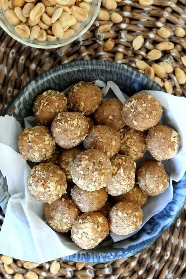 protein balls with peanut butter