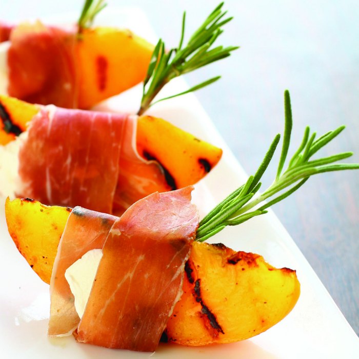 prosciutto wrapped peaches