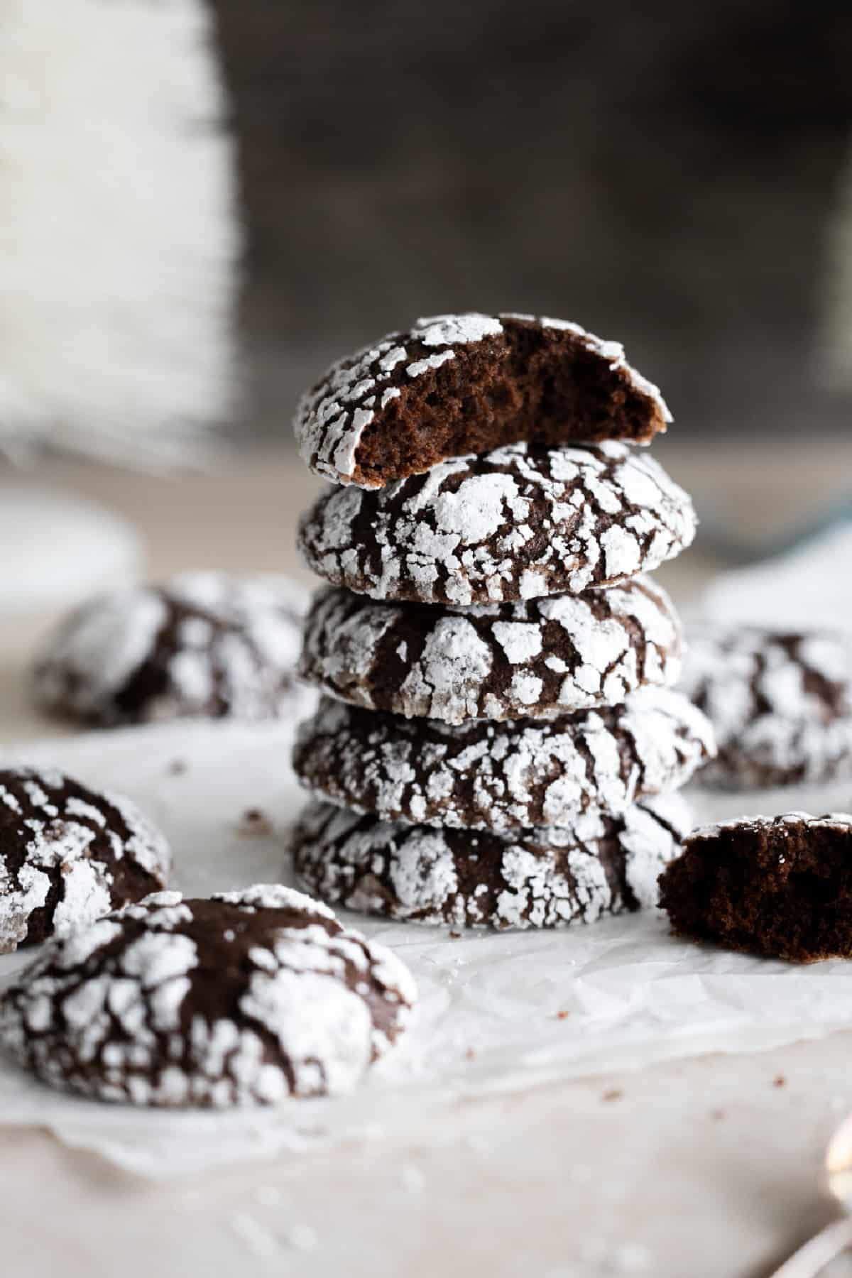 vegan chocolate crinkle cookies