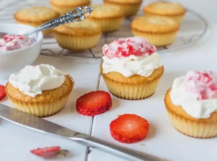 strawberry lemon cupcakes