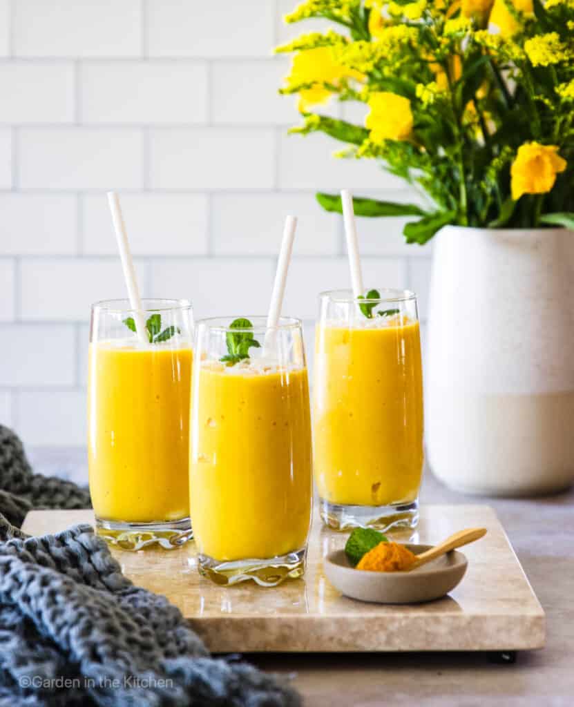 mango pineapple smoothie