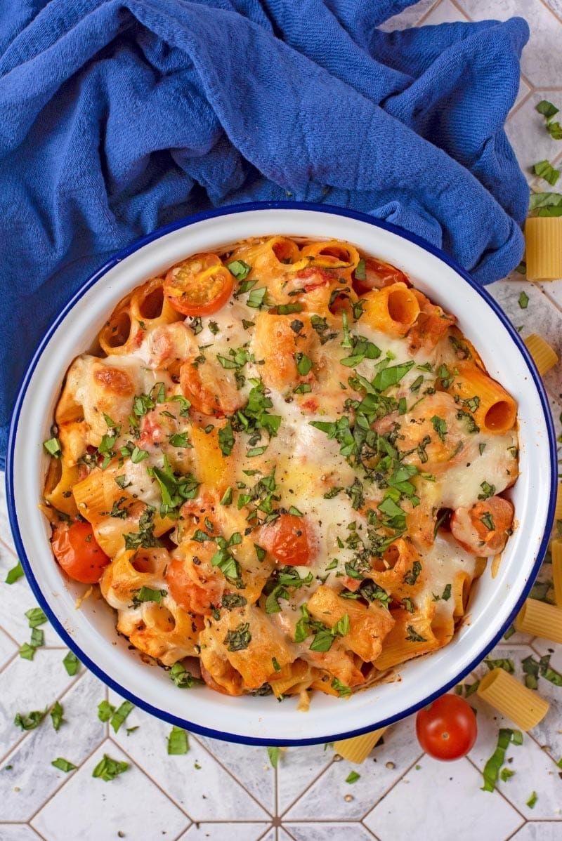 tomato and chicken pasta bake