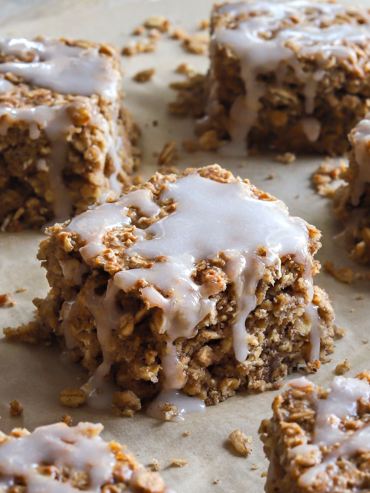Cinnamon Roll Baked Oatmeal with Cottage Cheese