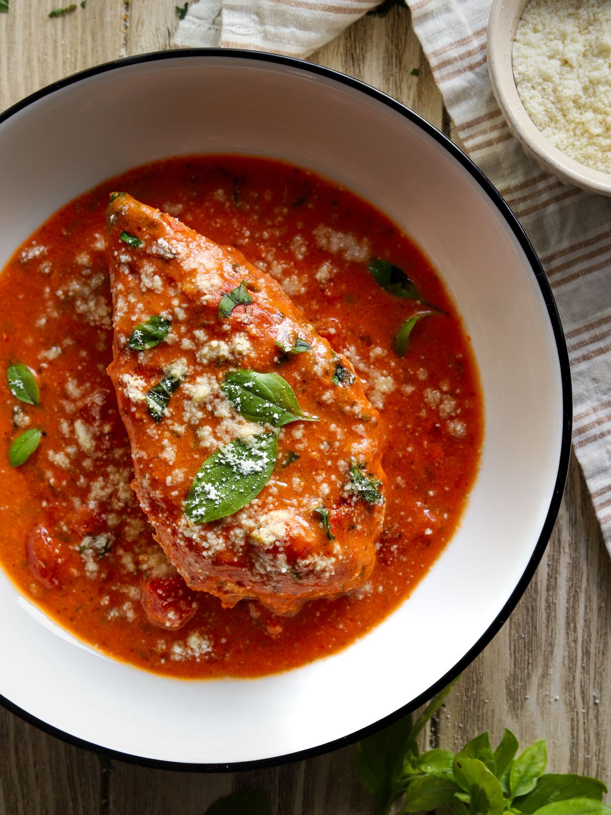 Healthy Crockpot Tomato Basil Chicken